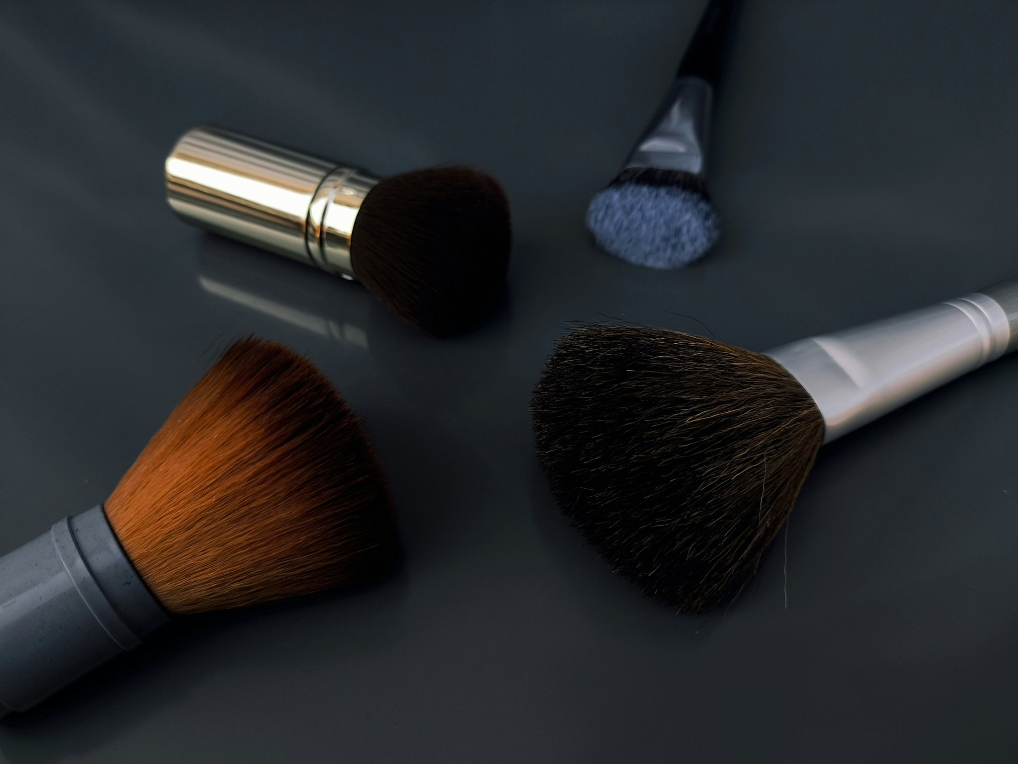 Dual-ended brow brush featuring an angled tip and spoolie.