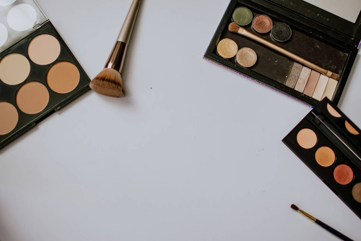 The Ultimate Guide to the Best Makeup Application Brush for Perfect Brows