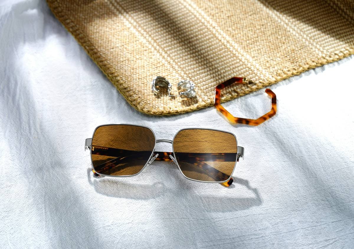 An example of a high-quality eyebrow tool set featuring multiple brushes and tools.