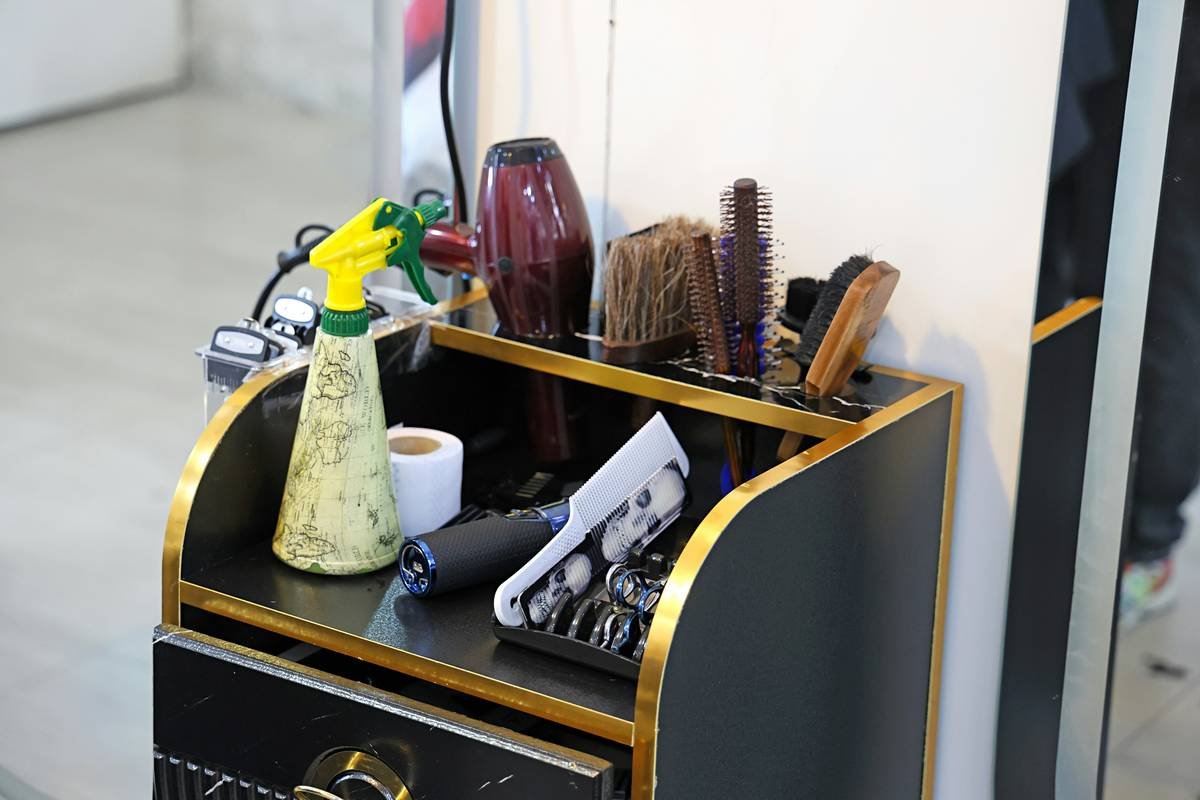 Close-up photo of an angled eyebrow sculpting brush with bristles facing upward.
