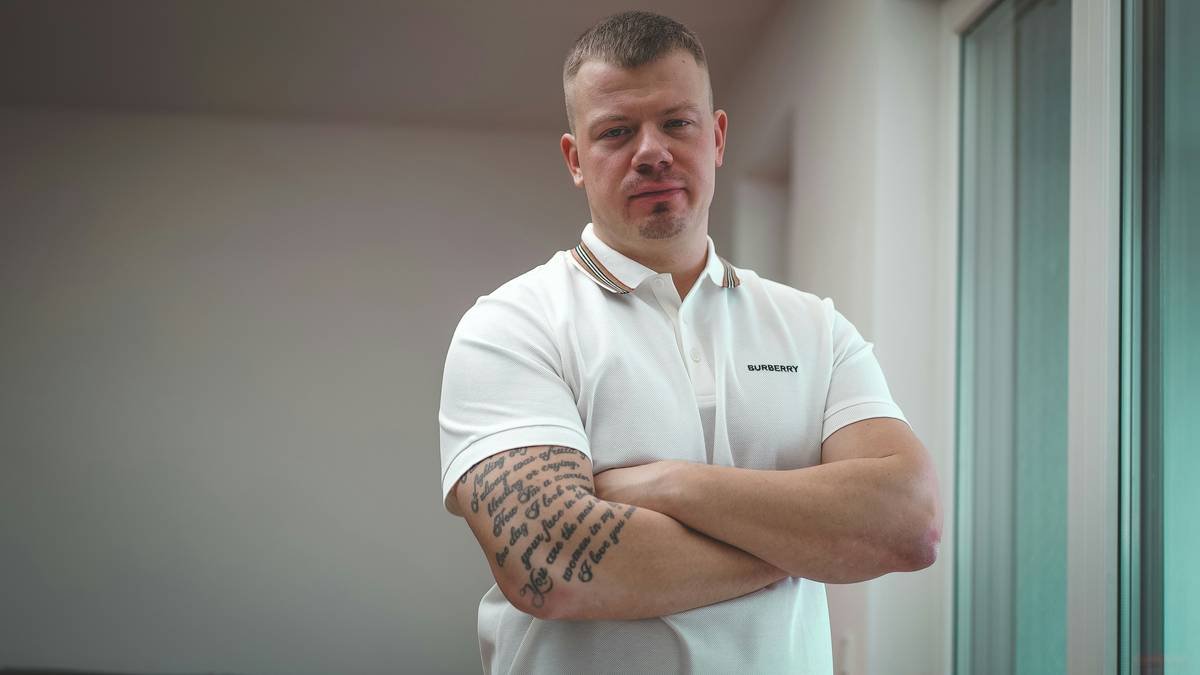 Comparison table showing the pros and cons of free and premium brow grooming tools.