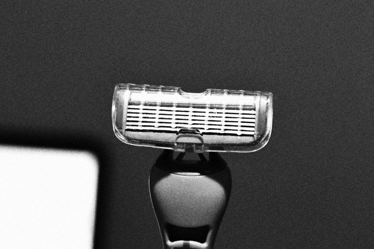 The Ultimate Guide to Perfecting Your Brows with a Makeup Precision Tool